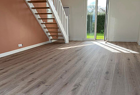Pose d'un revêtement de sol en lames LVT de chez Tarkett